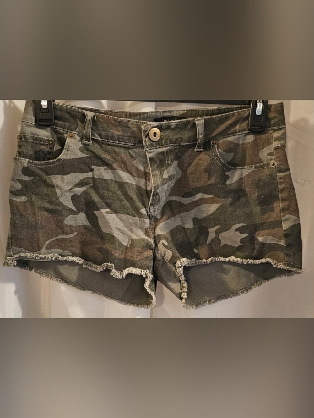 mine Camo Frayed Hem Jean Shorts - Green/Brown